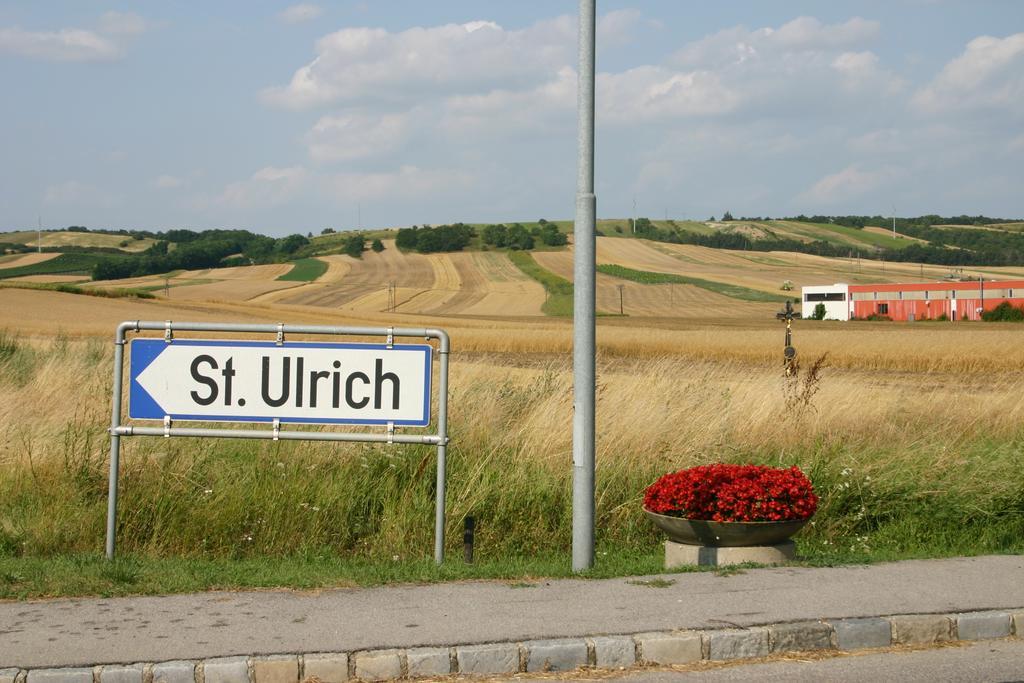 Weingut Martinshof Hotel Sankt Ulrich  Exterior photo